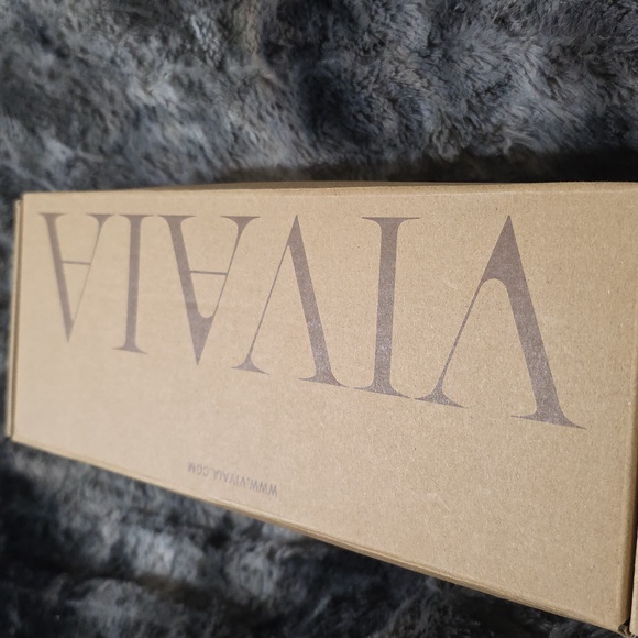 Vivaia Cleo Buttermilk Slides Size 7 - Picture 8 of 10